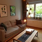 Apartment Stylisch-gemuetliche 70qm Im Zentralen D-derendorf *